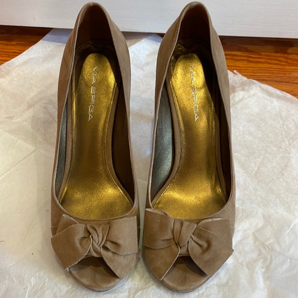Via Spiga Taupe suede heels